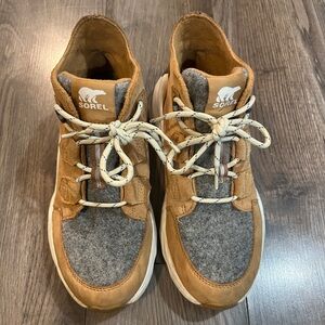 Sorel Women's Kinetic Breakthru Caribou waterproof sneaker boot size 8